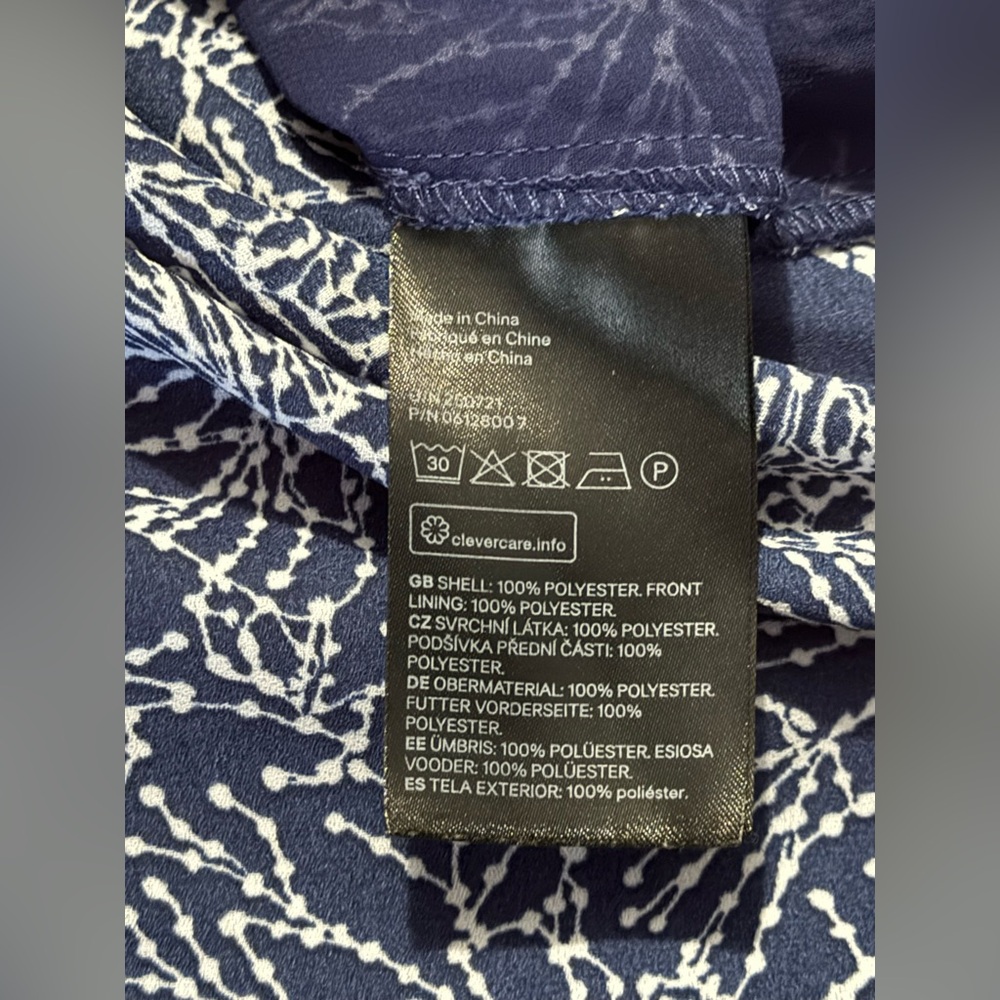 H&M Flutter Sleeve Blouse. Size 4 - image 3